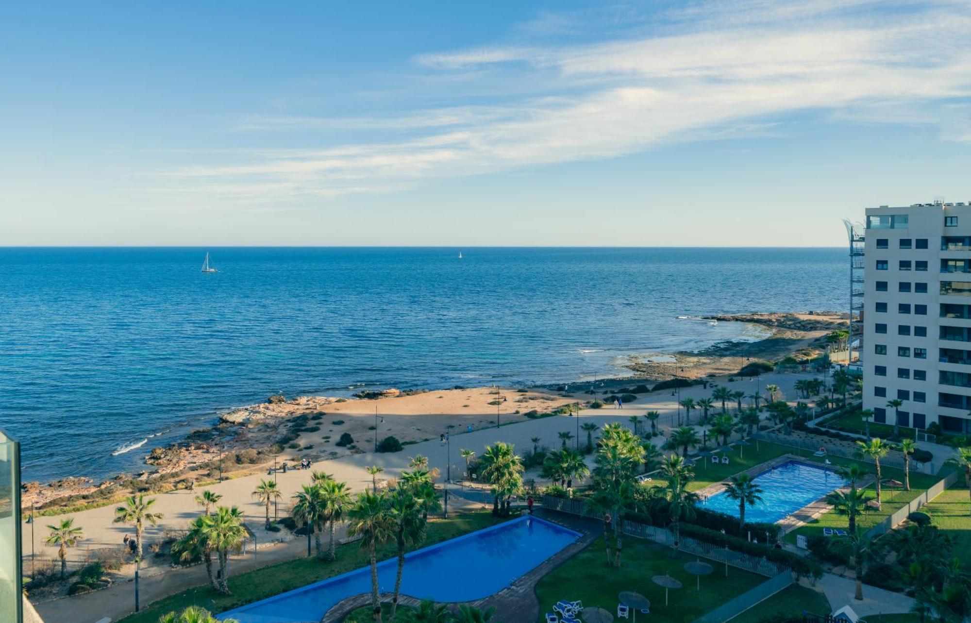 Espectacular apartamento en primera linea de mar Torrevieja Exterior foto